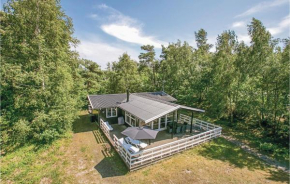 Nice Home In Aakirkeby With Wifi in Vester Sømarken